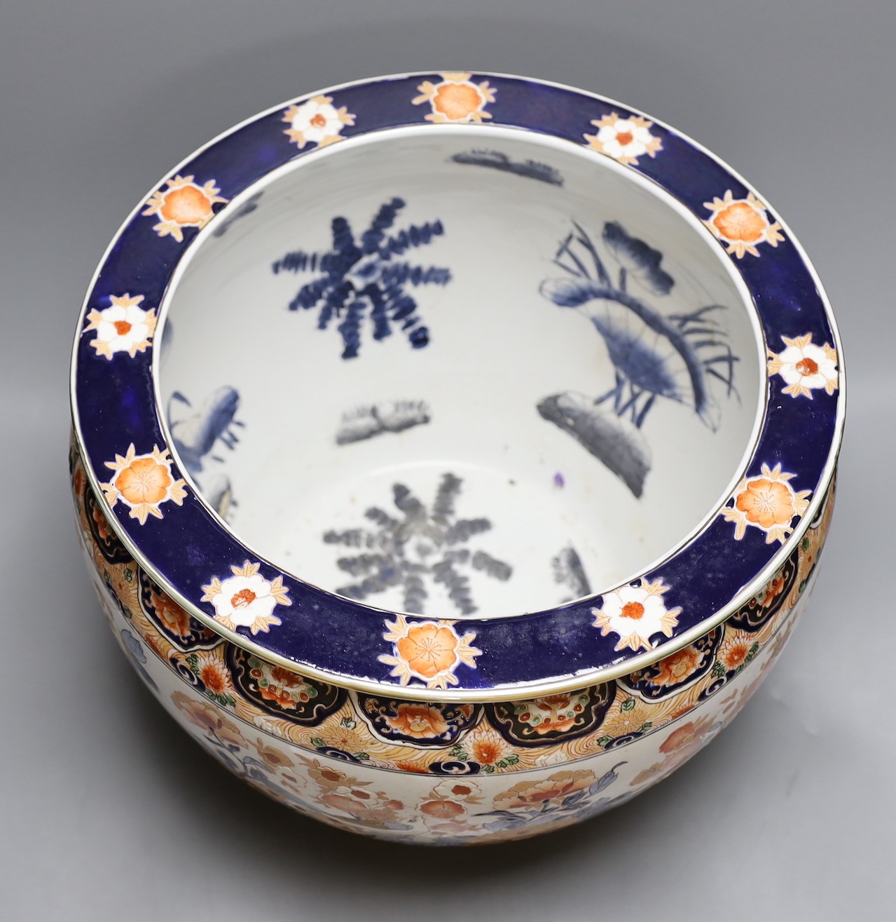 A late 20th century Chinese Imari fish bowl, 31 cms high